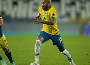 Neymar sente coxa esquerda durante treino e não enfrenta Argentina