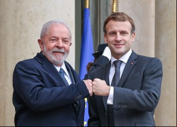 COMO FOI ENCONTRO COM 'HONRARIAS' ENTRE LULA E MACRON EM PARIS