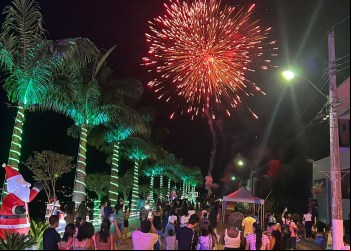 NATAL LUZ DO COLINA 2021: ÁRVORE DE 15 METROS JÁ CHAMA A ATENÇÃO