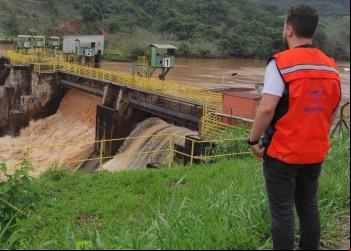 DEFESA CIVIL DE ANTÔNIO DIAS MONITORA PONTOS DE RISCO