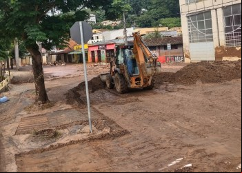 NOVA ERA: RUAS E AVENIDAS COMEÇAM A SER LIMPAS