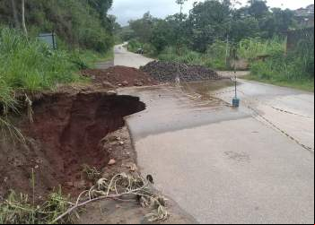 ESTRADA DA CANDEIAS EM BELA VISTA.M INTERDITADA