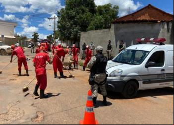 PRESOS DE PONTE NOVA E RIO PARDO DE MINAS ESTÃO ATUANDO NA LIMPEZA DAS CIDADES CASTIGADAS PELAS CHUVAS