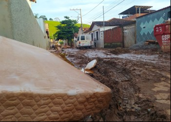 NOVA ERA: ATINGIDOS PELA ENCHENTE RECEBERÃO R$ 2.500