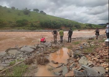 CORPO ENCONTRADO NO RIO DOCE É DO HOMEM QUE JOGOU A FILHA NO RIO PIRANGA