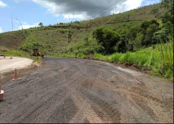 DESVIO EM BELA VISTA DE MINAS É REPARADO PELA PREFEITURA