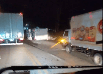 CAMINHÃO DE QUEIJO TOMBA NA BR-381 EM BELA VISTA DE MINAS