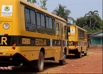 MÃE RECLAMA DA FALTA DE TRANSPORTE ESCOLAR NO PRATA