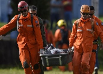 NO 1º DIA DE APOIO, BOMBEIROS DE MG ENCONTRAM CORPO EM PETRÓPOLIS