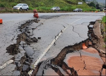 ASLFATO NA BR-381 EM BELA VISTA DE MINAS AFUNDA AINDA MAIS