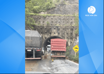 CARRETA COM PANE COMPLICA TRÂNSITO EM ANTÔNIO DIAS