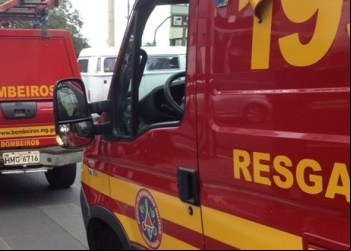 MOTOCICLISTA COLIDE EM MURETA NO DESVIO EM BOM JESUS DO AMPARO