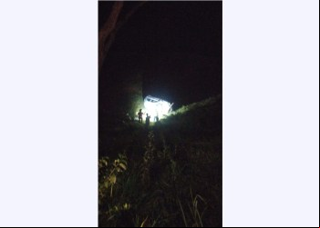 ALVINÓPOLIS: CARRO CAI EM RIBANCEIRA, UM MORRE E OUTRAS 3 FICAM FERIDAS