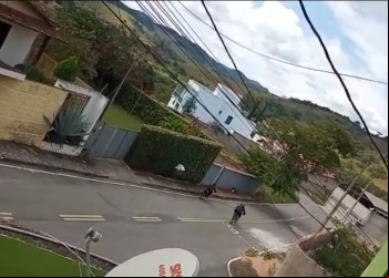 NOVA ERA:MORADORES RECLAMAM DE PERTURBAÇÃO E MANOBRAS DE BICICLETAS MOTORIZADAS