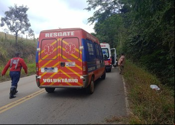 JOVEM CAI DE MOTO QUEBRA AS PERNAS, E A MAIS DE 8 HORAS DENTRO DE MATA EM SÃO GONÇALO