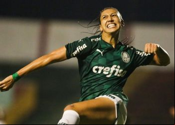 Palmeiras quebra tabu, bate Timão e segue líder do Brasileiro Feminino