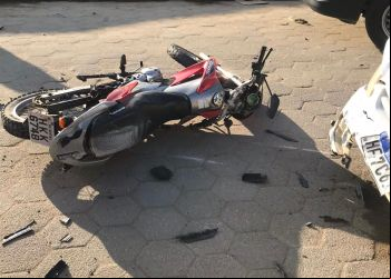 Homem morre em acidente entre moto e carro