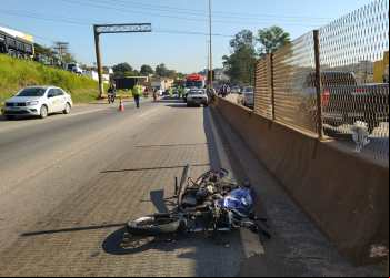 Casal de moto morre esmagado por carreta na BR-381