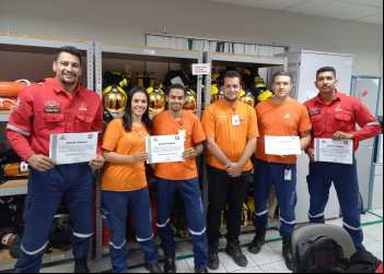 Bombeiros Civis da Vale recebem menção honrosa após atuação em acidente com micro-ônibus