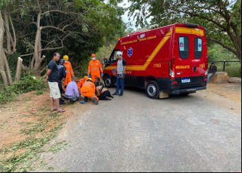 Quase morreu: Mulher salta de "Bugee jump" e cai de viaduto a 20m de altura