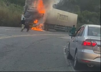 BR-381:Motociclista colide em carreta e morre em São Gonçalo do Rio Abaixo