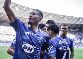 Cruzeiro vence Novorizontino por 2 a 1 e dispara na liderança da Série B