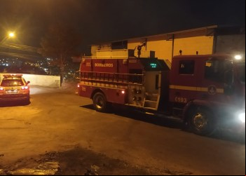 MILITARES ENTRAM EM CASA EM CHAMAS DURANTE RESGATE EM JOÃO MONLEVADE
