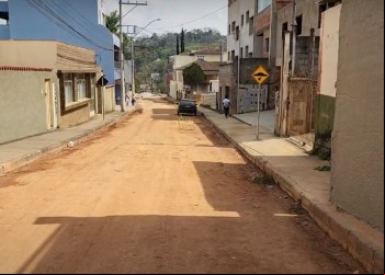 OBRAS DA RUA ITABIRA É FLAGRADA SEM FÚNCIONARIOS NESTA QUARTA-FEIRA