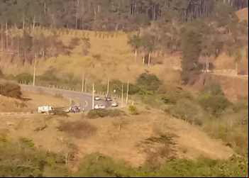 COLISÃO ENTRE MOTO E CARRO DEIXA UM FERIDO NO BAIRRO SANTA MARIA