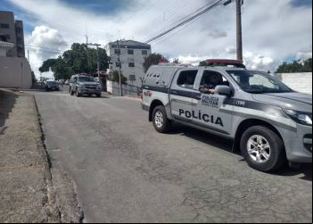 PM de BH captura homens que assaltaram banco em Santa Maria; três são baleados