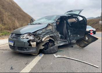 COLISÃO ENTRE CARRO E CAMINHÃO DE CARGA NA BR 116 E DEIXA FERIDOS