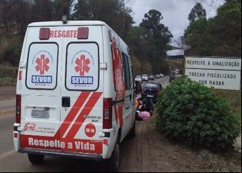 MULHER É ATROPELADA NA BR-381 EM JOÃO MONLVADE