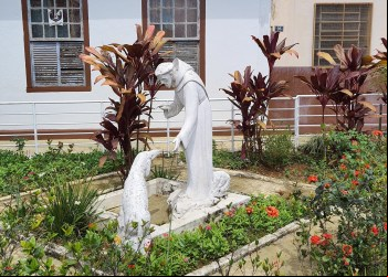 Nova Era: Imagem de São Francisco de Assis no antigo Orfanato chama a atenção
