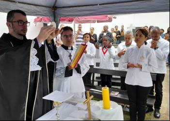 MISSA DE FINADOS É CELEBRADA NO CEMITÉRIO SÃO JOSÉ EM NOVA ERA
