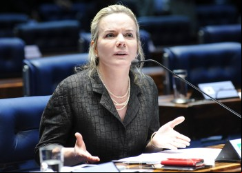 PEC da transição e orçamento de 2023 geram discussões entre Gleisi Hoffmann e Mourão