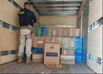 BR-381 - João Monlevade; PRF apreende mais de 50 mil maços de cigarros contrabandeados
