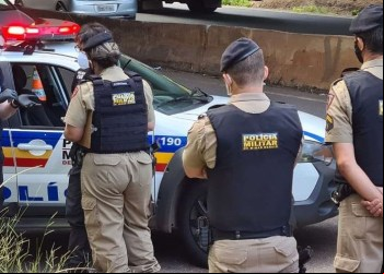 BELA VISTA DE MINAS: HOMEM É PRESO POR MANTER NAMORADA EM CÁRCERE PRIVADO