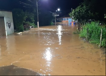 CHUVA CAUSA ESTRAGOS E INUNDAÇÕES EM BELA VISTA DE MINAS