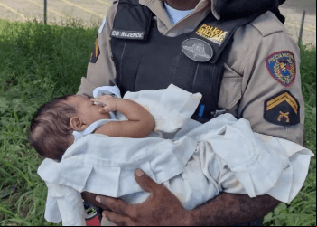 HOMEM FOGE LEVANDO BEBÊ DE 2 MESES EM BICICLETA DEPOIS DE AGREDIR MULHER EM MG