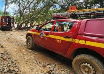 IRMÃOS MORREM AFOGADOS:BOMBEIROS ENCONTRAM CORPO DE MENINA APÓS DOIS DIAS DE BUSCAS
