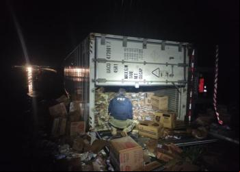 TENTATIVA DE SAQUE DE CARGA DE CARRETA ACIDENTADA NA BR-381 TERMINA EM PRISÃO
