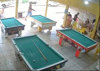 SETE PESSOAS SÃO MORTAS EM BAR APÓS DUPLA PERDER JOGO DE SINUCA; POLÍCIA INVESTIGA O CASO