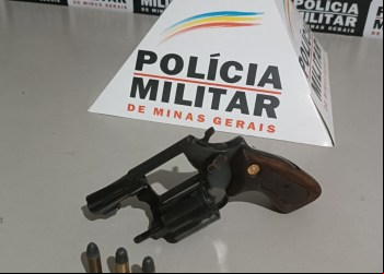 POLÍCIA MILITAR APREENDE ARMA NO BAIRRO JK, EM BELA VISTA DE MINAS