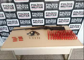 PM DE NOVA ERA APREENDE ARMAS E MUNIÇÕES NA ZONA RURAL