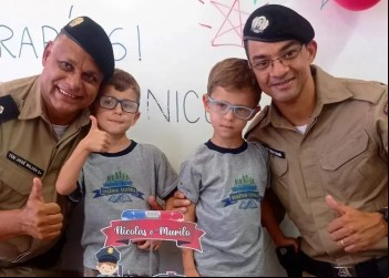 POLICIAIS PARTICIPAM DE ANIVERSÁRIO DE GÊMEOS EM MONLEVADE