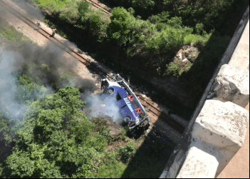 MOTORISTA DE ÔNIBUS QUE CAIU DA PONTE TORTA EM MONLEVADE É INDICIADO POR HOMICÍDIO CULPOSO