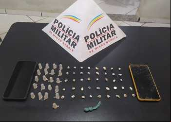 PM DE GOIABAL CUMPRE MANDADO DE PRISÃO E APREENDE DROGAS NO CENTRO