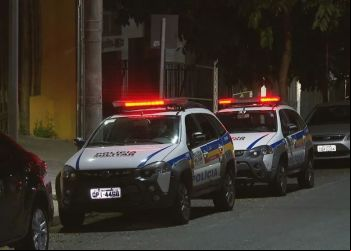 PM DE NOVA ERA PRENDE 3 COM DROGAS E ARMA APÓS ASSALTO NA CAPELINHA