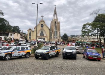 PM DE SÃO DOMINGOS DO PRATA REALIZA AÇÃO CÍVICO SOCIAL
