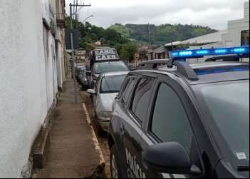 HOMEM PRESO EM NOVA ERA TERIA LEVADO DUAS VÍTIMAS PARA SEREM EXECUTADAS